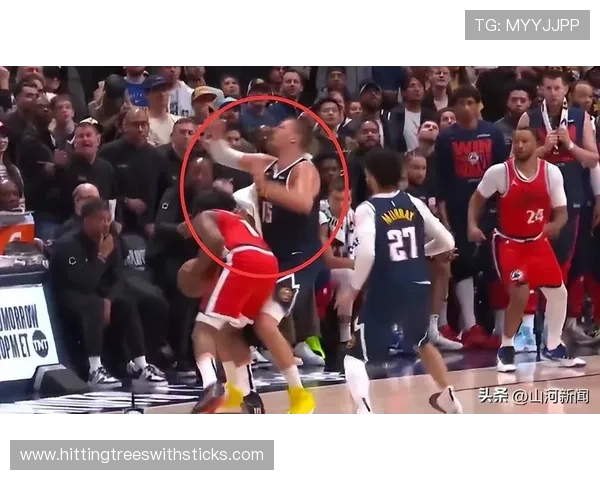 假摔判罚规则详解：如何判定与处罚篮球比赛中的虚假倒地行为